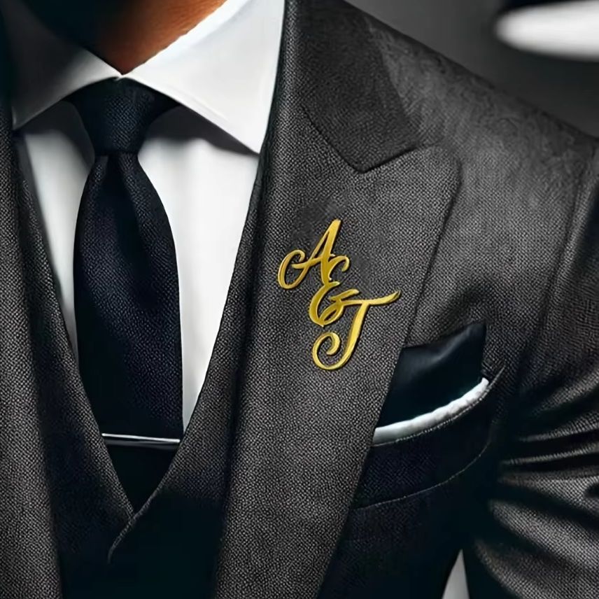 Men Fashion Rave - Custom Monogramชื่อเริ่มต้นสแตนเลสLapel Pinส่วนบุคคลเข็มกลัดสําหรับผู้ชายงานแต่งงานใหญ่เข็มกลัดของขวัญพ่อ