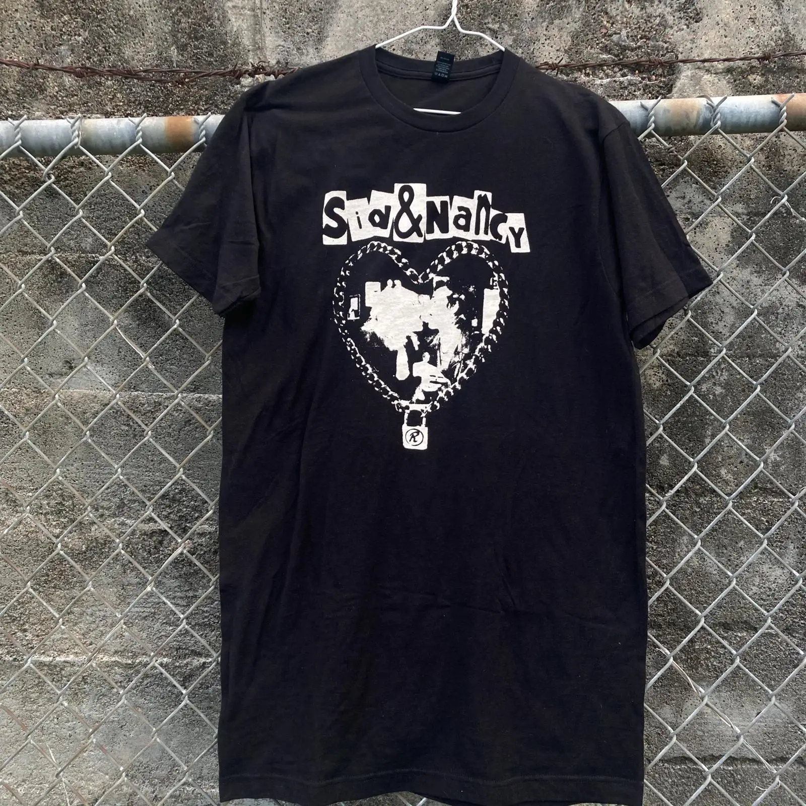 เสื้อยืดเดรส Sid & Nancy ลายโซ - Mens Fashion Dress Shirts บทวิจารณ์และราคา